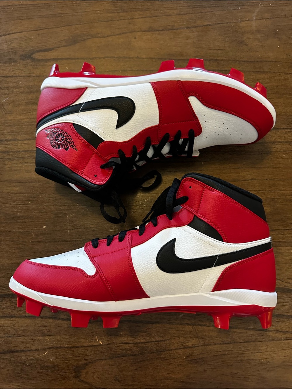 Nike Air Jordan 1 Mid TD Cleats “Chicago”
Men’s Size 15
Style Code: AV5354-611